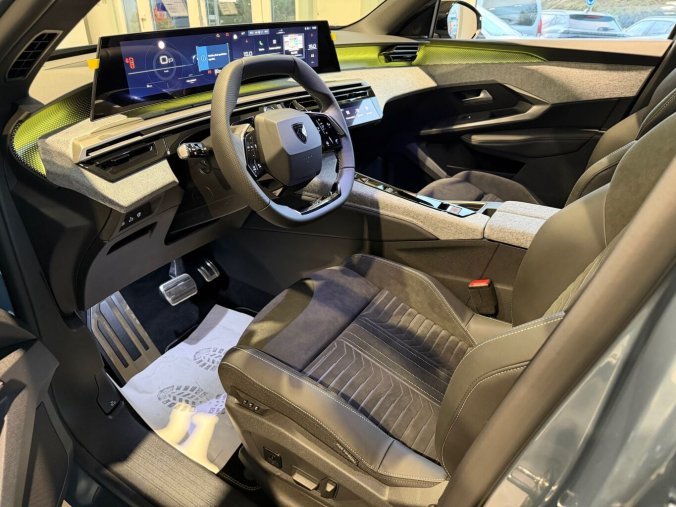 Peugeot 3008, Peugeot 3008 GT Hybrid 145 e-DCS6, barva modrá