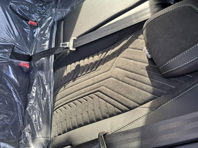 Peugeot 3008, Peugeot 3008 3008 GT Hybrid 145 e-DCS6, barva šedá