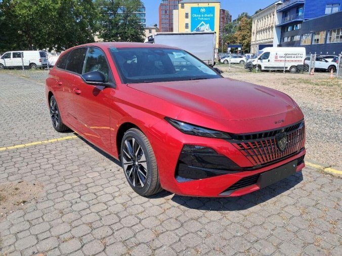 Peugeot 308, Peugeot 308 SW ALLURE Hybrid 145 e-DCS6, barva červená