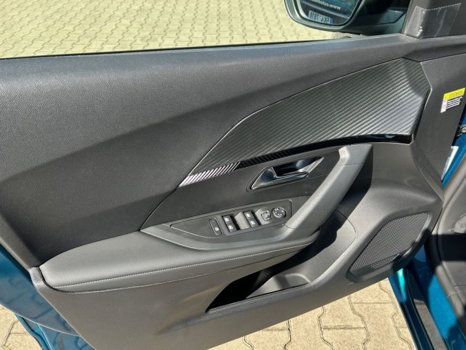 Peugeot 2008, Peugeot 2008 ALLURE Hybrid 145k e-DCS6, barva modrá