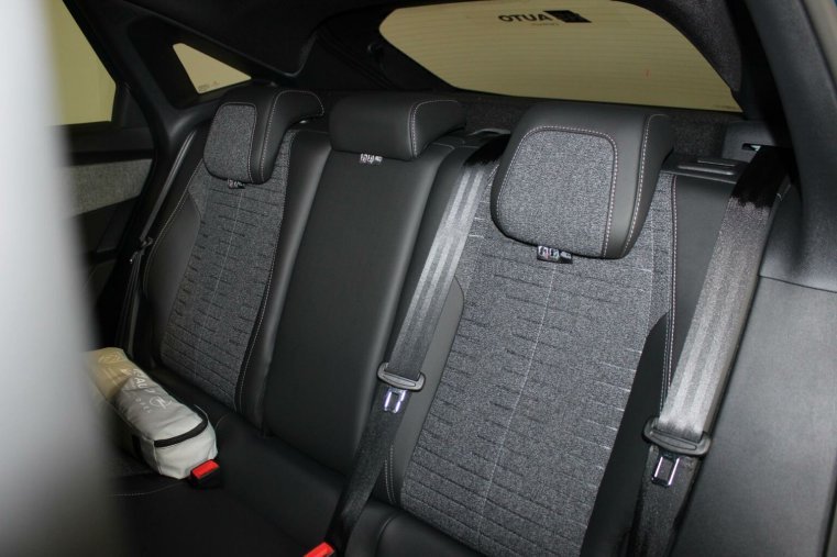 Peugeot 3008, Peugeot 3008 Allure Hybrid 136 e-DCS6, barva modrá
