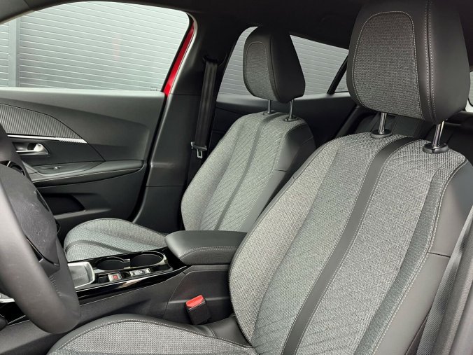 Peugeot 2008, Peugeot 2008 ALLURE PureTech 100 S&S MAN6, barva červená