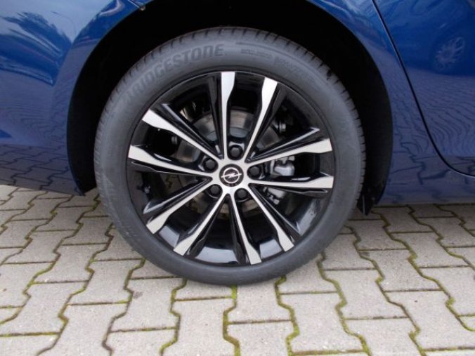 Opel Insignia, Ultimate Sports Tourer F 2.0 D, barva modrá