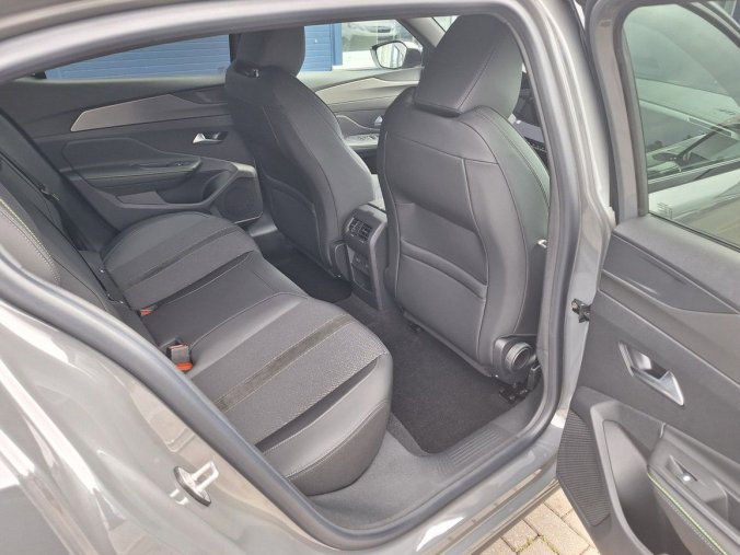 Peugeot 408, Peugeot 408 GT Hybrid 145 e-DCS6, barva šedá