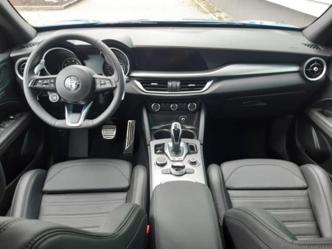 Alfa Romeo Stelvio, Veloce 4x4 2,0 280PS, barva modrá