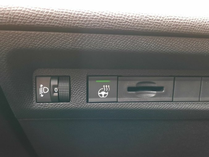 Peugeot 308, Peugeot 308 SW ALLURE 1,5 BHDi 130k EAT8, barva červená
