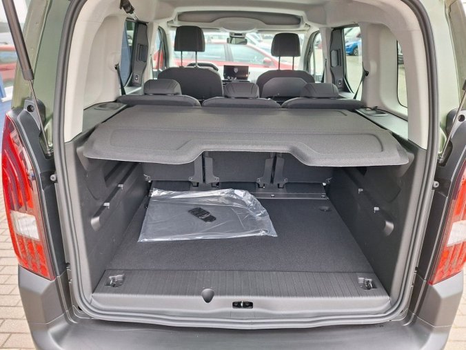 Peugeot Rifter, Peugeot Rifter GT BHDi 130 EAT8, barva zelená