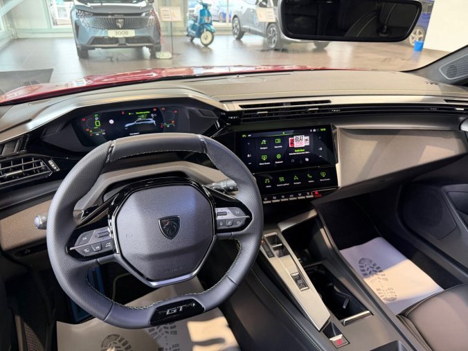 Peugeot 308, Peugeot 308 SW GT Hybrid 145 e-DCS6, barva červená