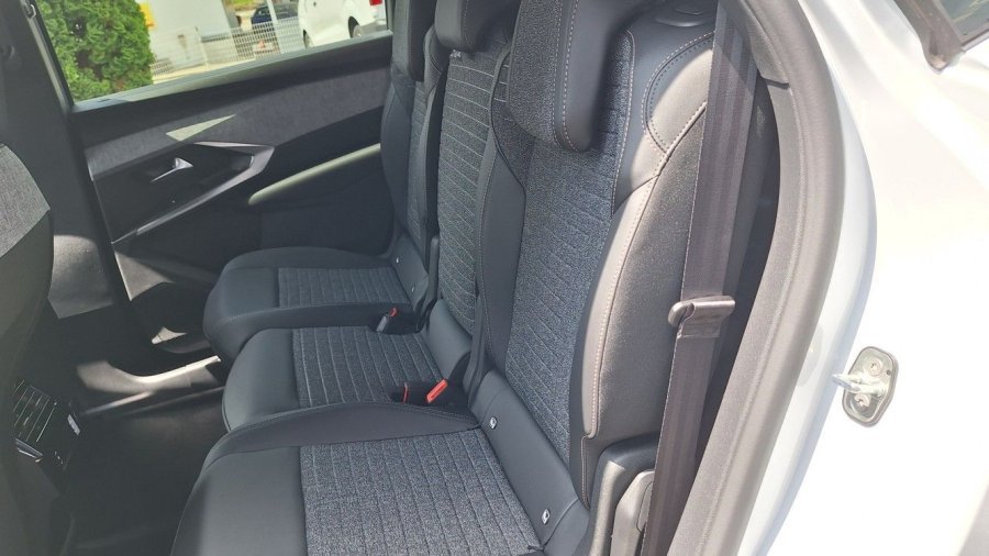 Peugeot 5008, Peugeot 5008 ALLURE Hybrid 145 e-DCS6, barva bílá