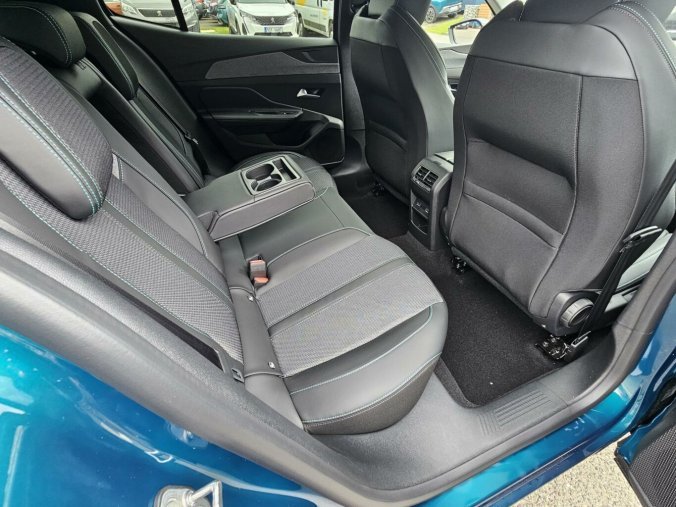 Peugeot 408, Peugeot 408 ALLURE Plug-in HYBR.225 e-EAT8, barva modrá
