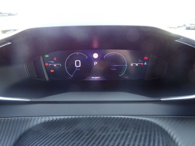 Peugeot 2008, Peugeot 2008 ALLURE Hybrid 145k e-DCS6, barva stříbrná
