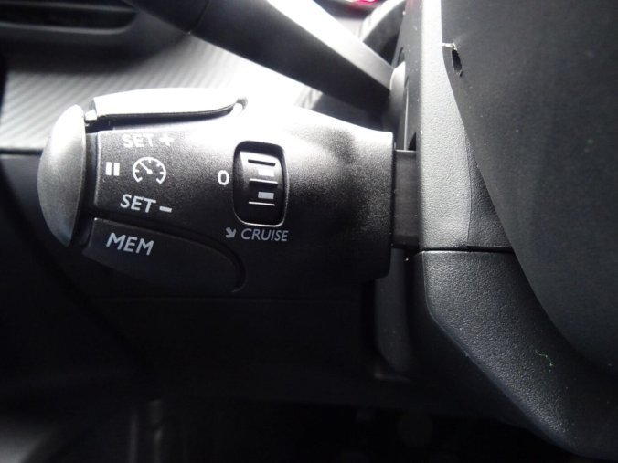 Peugeot 2008, Peugeot 2008 STYLE PureTech 100k S&S MAN6, barva bílá