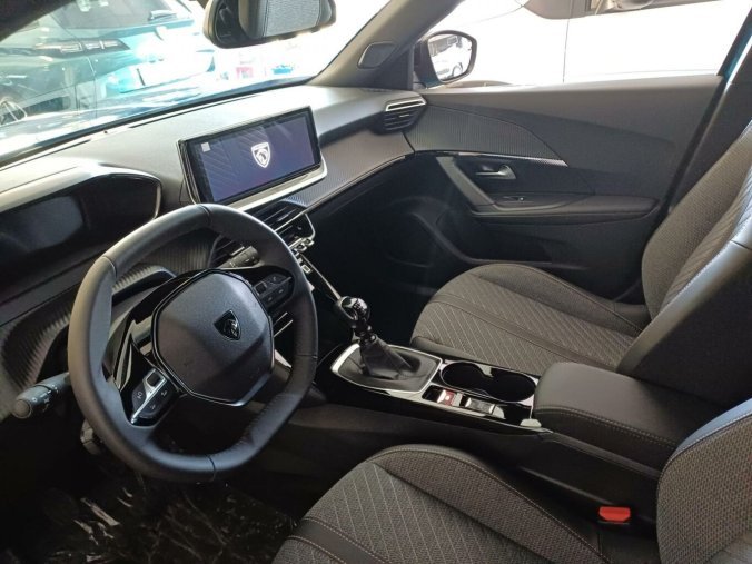 Peugeot 2008, Peugeot 2008 ALLURE 1.2 PureTech 100k, barva modrá