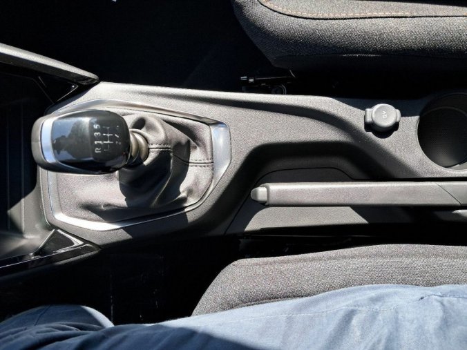 Peugeot 2008, Peugeot 2008 STYLE PureTech 100 S&S MAN, barva modrá