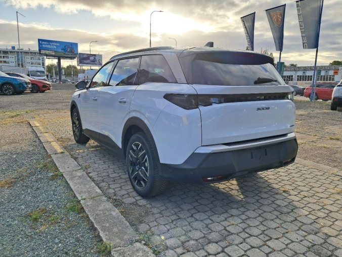 Peugeot 5008, Peugeot 5008 GT Hybrid 136 e-DCS6, barva bílá
