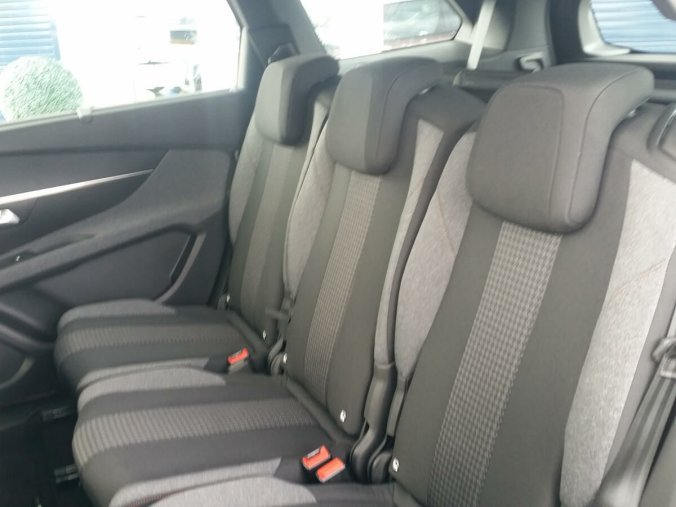 Peugeot 5008, Peugeot 5008 1,2 Active Pack 1,2 PT130k MAN6, barva hnědá