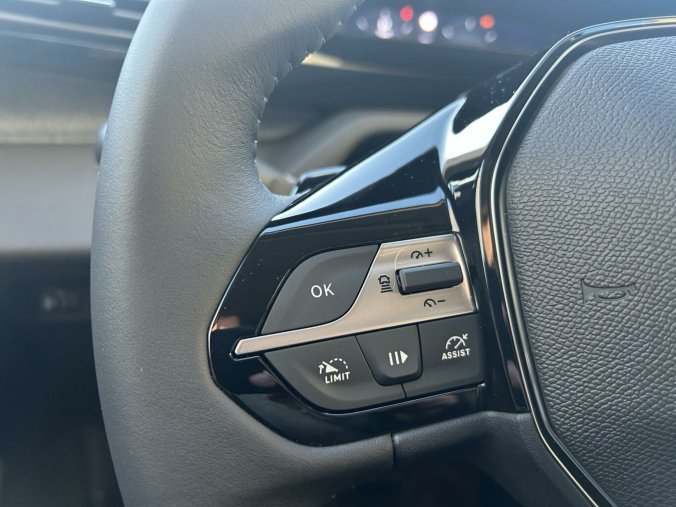 Peugeot 308, Peugeot 308 SW ALLURE Hybrid 145k e-DCS6, barva modrá