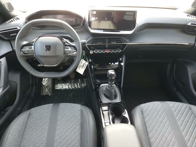 Peugeot 2008, Peugeot 2008 ALLURE 1.2 PureTech 7 let zár., barva šedá