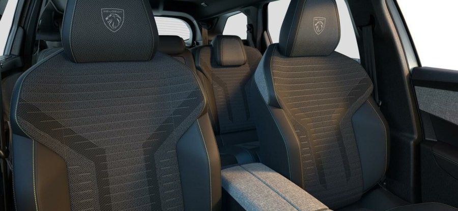 Peugeot 5008, Peugeot 5008 GT Hybrid 136 e-DCS6, barva bílá