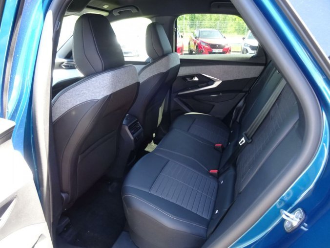 Peugeot 3008, Peugeot 3008 ALLURE HYBRID 145k e-DCS6, barva modrá