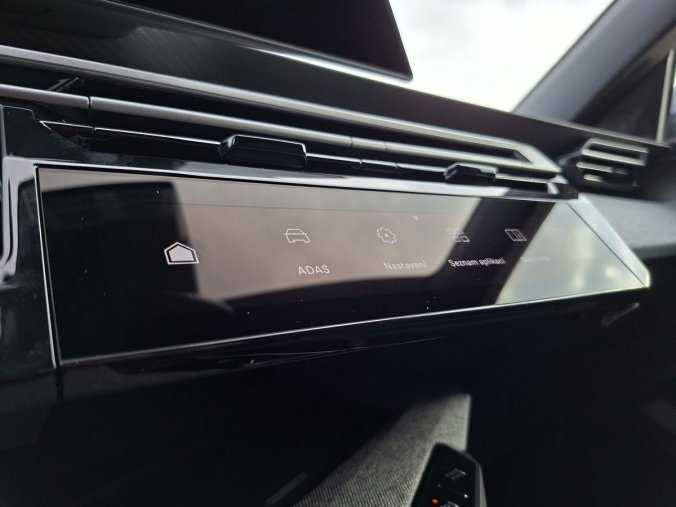 Peugeot 3008, Peugeot 3008 ALLURE Hybrid 145 e-DCS6, barva modrá