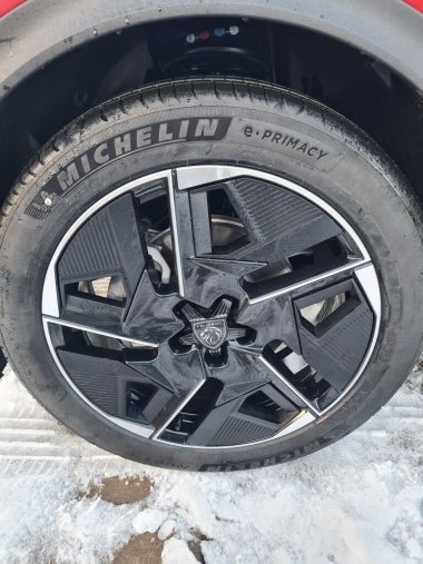 Peugeot 408, Peugeot 408 408 GT PureTech 130 S&S EAT8, barva červená