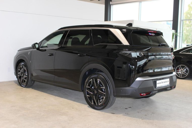 Peugeot 5008, Peugeot 5008 GT Hybrid 145 e-DCS6, barva černá