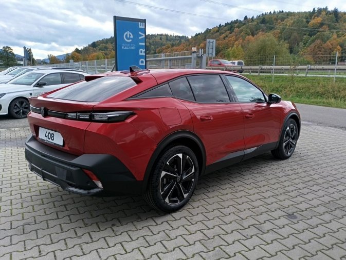 Peugeot 408, Peugeot 408 ALLURE Hybrid 145 e-DCS6, barva červená