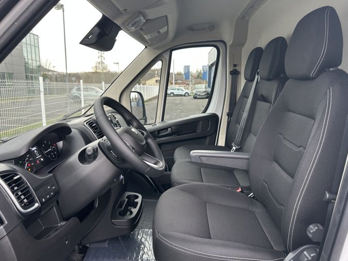 Peugeot 308, Peugeot 308 SW GT Hybrid 145 e-DCS6, barva šedá