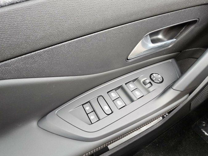 Peugeot 408, Peugeot 408 ALLURE Hybrid 145 e-DCS6, barva modrá