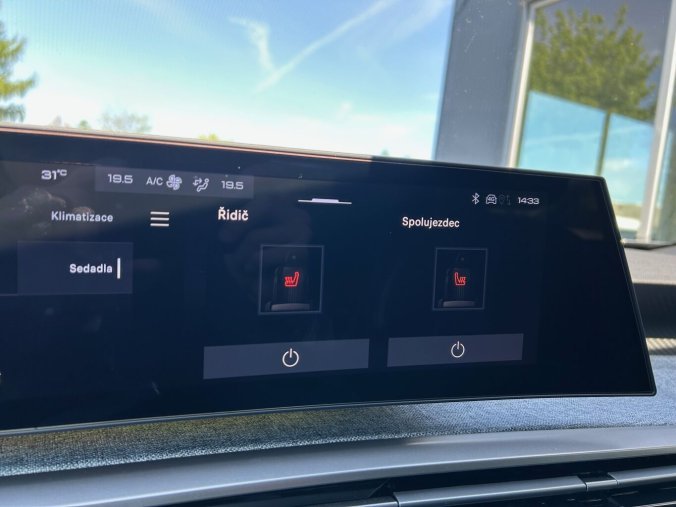 Peugeot 3008, Peugeot 3008 ALLURE Hybrid 145k e-DCS6, barva šedá