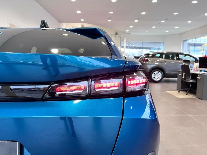 Peugeot 408, Peugeot 408 ALLURE Hybrid 136k Automat, barva modrá