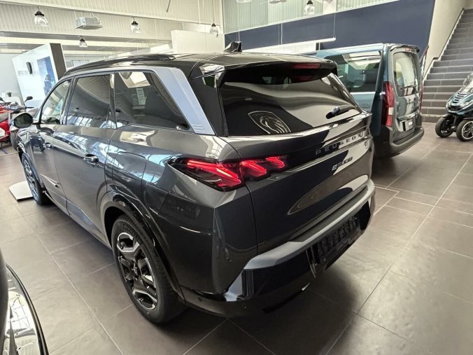 Peugeot 5008, Peugeot 5008 E-5008 GT - masážní sedadla, barva šedá