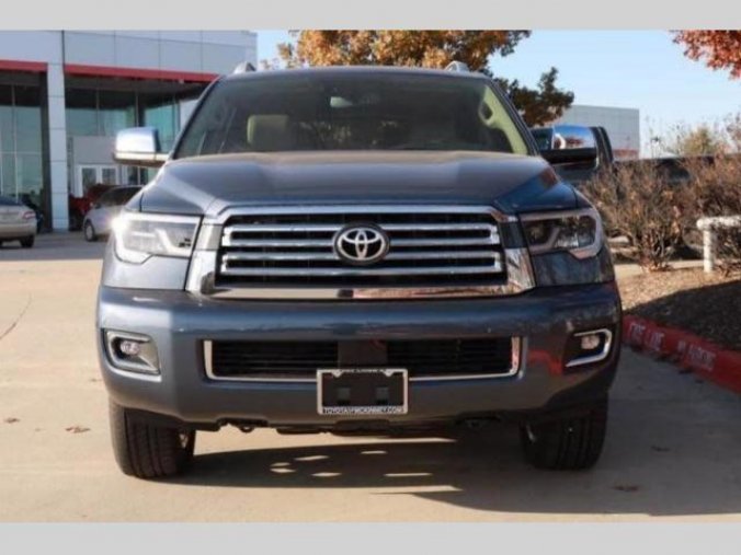 Toyota Sequoia, 5,7 Platinum, barva šedá