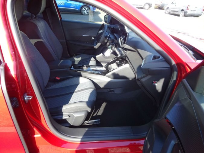 Peugeot 2008, Peugeot 2008 ALLURE Hybrid 145k e-DCS6, barva červená