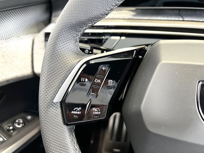 Peugeot 3008, Peugeot 3008 GT Hybrid 145k, El. Víko kufru, barva modrá