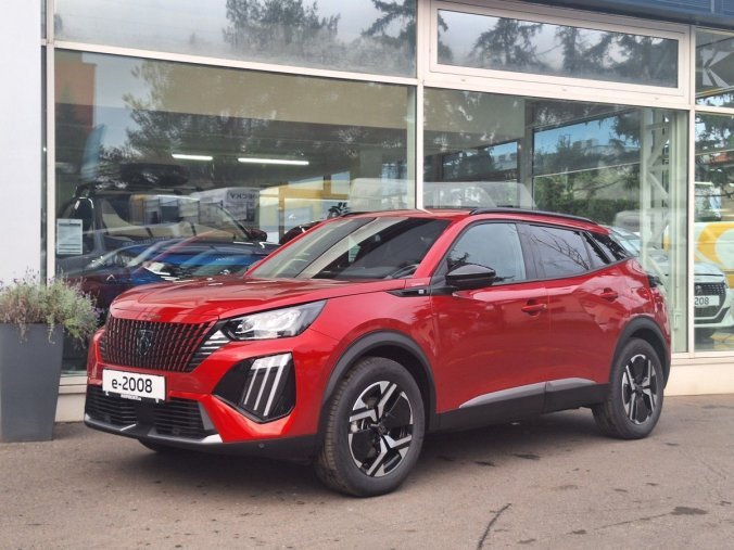 Peugeot 2008, Peugeot 2008 e-ALLURE 115 kW / 156 k (Bater, barva červená