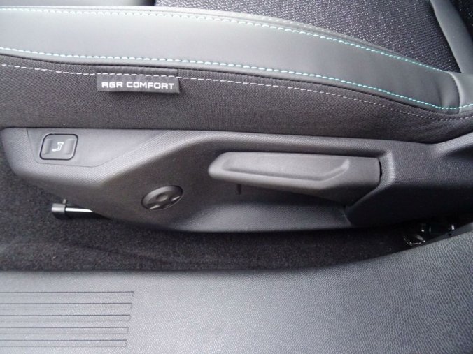 Peugeot 408, Peugeot 408 ALLURE Hybrid 145k e-DCS6, barva šedá