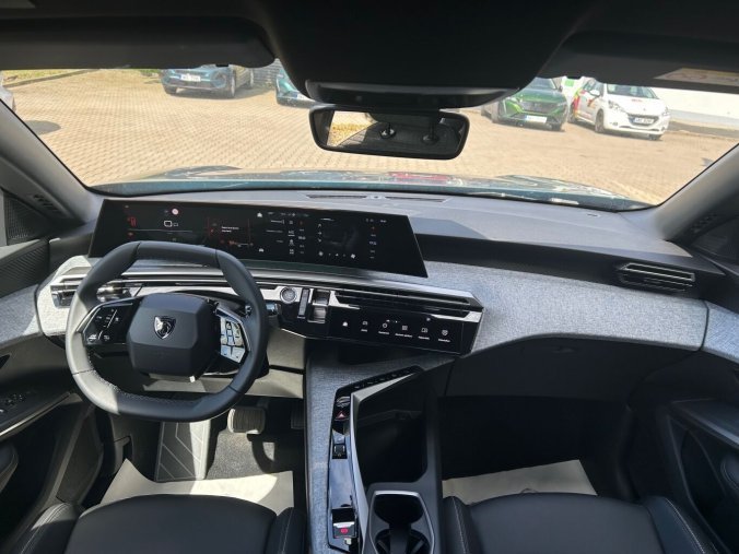 Peugeot 5008, Peugeot 5008 ALLURE Hybrid 145 e-DCS6, barva modrá