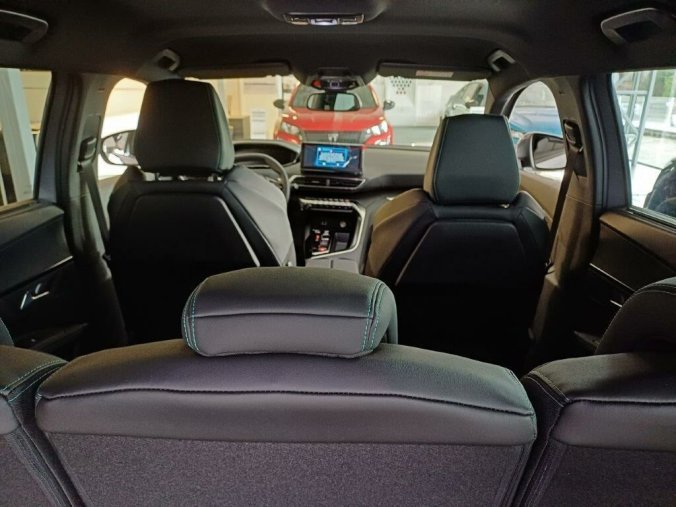 Peugeot 5008, Peugeot 5008 Allure Pack BlueHdi 130k EAT8, barva šedá
