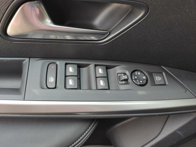 Peugeot 3008, Peugeot 3008 ALLURE 145k AUT HYBRID, barva stříbrná