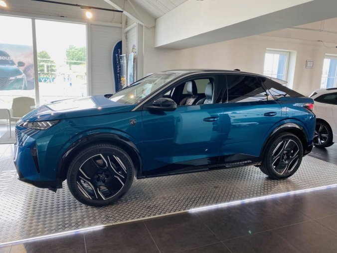 Peugeot 3008, Peugeot 3008 E-3008 GT 157 kW 210 k (Baterie 73 kWh), barva modrá