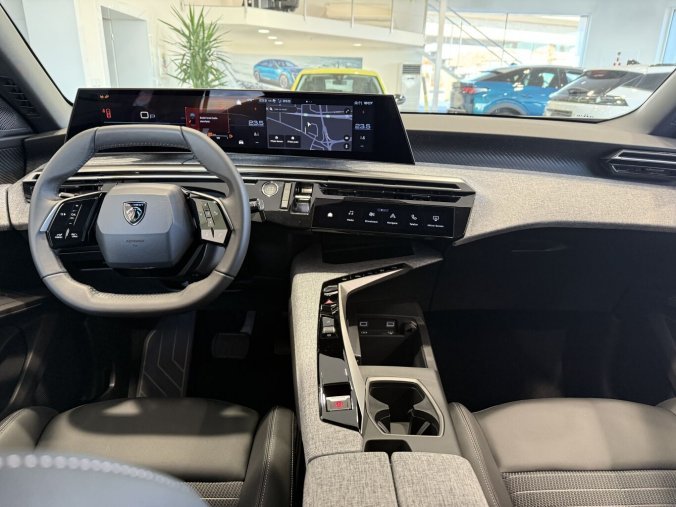 Peugeot 3008, Peugeot 3008 ALLURE Hybrid 136k, Automat, barva šedá