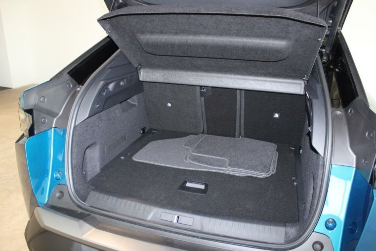 Peugeot 3008, Peugeot 3008 GT Hybrid 136 e-DCS6, barva modrá