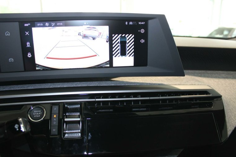 Peugeot 3008, Peugeot 3008 Allure Hybrid 136 e-DCS6, barva modrá