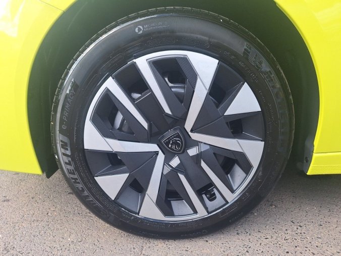 Peugeot 208, Peugeot 208 BUSINESS 1.2 TURBO 100k MAN6, barva žlutá