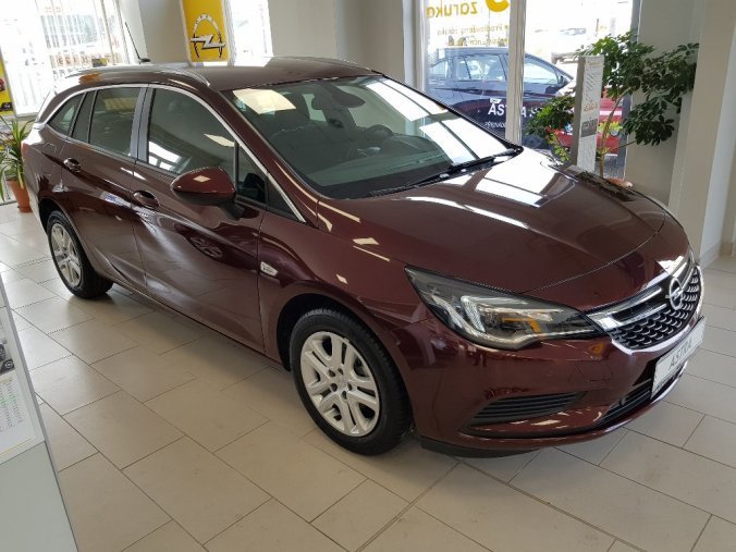 Opel Astra, ST, barva vínová