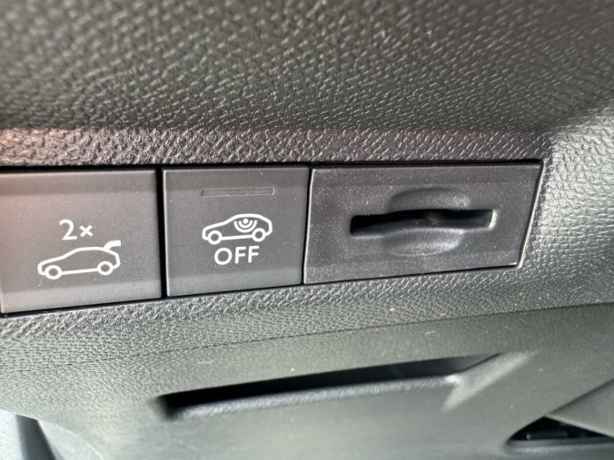 Peugeot 3008, Peugeot 3008 E-GT, barva bílá