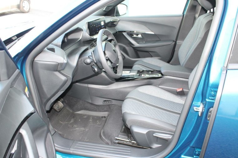 Peugeot 2008, Peugeot 2008 ALLURE Hybrid 145 e-DCS6, barva modrá