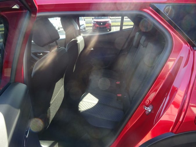 Peugeot 2008, Peugeot 2008 ALLURE Hybrid 145k e-DCS6, barva červená